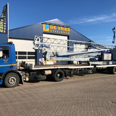 ​​Levering van een Vicario bouwkraan, model OMV 24AR
