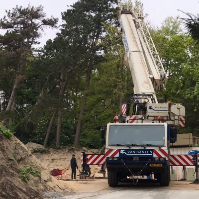 Levering mobiele bouwkraan bij project in Bloemendaal